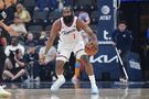 哈登半场9中4&三分5中2拿10分8板5助 拼3前场板&也出现3失误