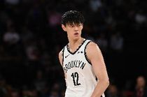 记者:小曾拿过篮网合同也能打NCAA 但这更多是和首钢拉扯的筹码