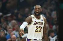ESPN:珍妮想过不续约詹姆斯&交易他 因他想对交易来威少撇清责任