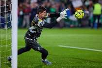 库尔图瓦：我们很好地控制了比赛 失去球权后要积极逼抢