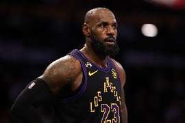 ESPN:珍妮24年夏天续约詹姆斯更多是出于无奈 无法承受舆论压力