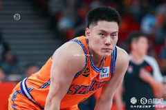 记者：李弘权应该是今晚要复出了 李添荣要在第二阶段才能复出
