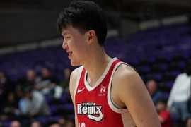 媒体人:杨瀚森调整速度算比较快的 需要适应对手顶下三路