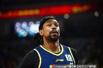 广东遭上海4杀!媒体人:不同比分相同死法 内线高度不够攻强守弱