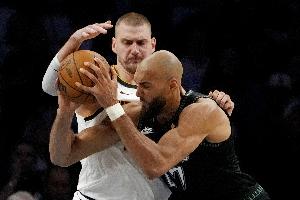 NBA历史仅3中锋季后赛单场至少8助且0失误：约基奇3次 戈贝尔1次