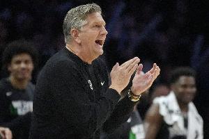 硬！森林狼少三个场均10+得分手季后赛赢球 NBA历史首次