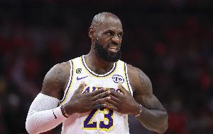 JR:对詹姆斯所做的一切感到惊叹 大家都得停止关于GOAT的讨论了