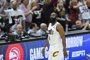 三分命中率21%！骑士上半场全队38投15中 外线14中3