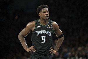 鞠躬尽瘁！爱德华兹26中12空砍32分14板6助 罚球6中5