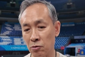 许利民：卢伟是一个非常优秀的年轻的教练 他非常有潜能