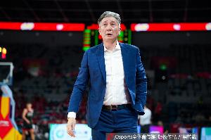 郑永刚：赛前强调要打出拼搏的作风 感谢我的队员 为他们感到骄傲