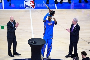 白巧克力：亚历山大配得上MVP 但还有其他几人也值得拿