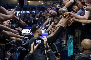 铁林:文班场均不到20分也能拿MVP 他的影响太立体 队友也厉害