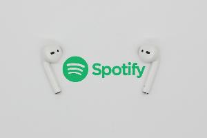 每体:与巴萨合作为Spotify公司带来巨大影响,股价已经涨了6倍多