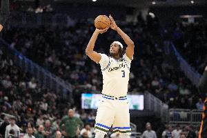 雄鹿对特纳可能的4种交易：送去湖人换艾顿和范德彪可腾出空间