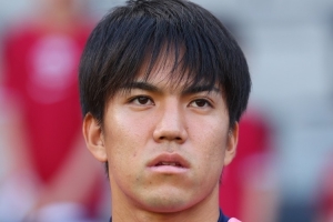 记者：沙尔克04签下23岁日本中场田中聪，激活球员100万欧解约金