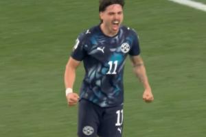 世界杯比赛替补出场破门，毛里西奥是近20年巴拉圭球员首人
