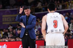解说：听说杜锋有太多社会职务&对全力欲望强 经常不能完整带训练
