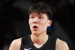 🔥瘦了也快了！杨瀚森半场15分钟2分5板2助 换手炸扣惊艳！